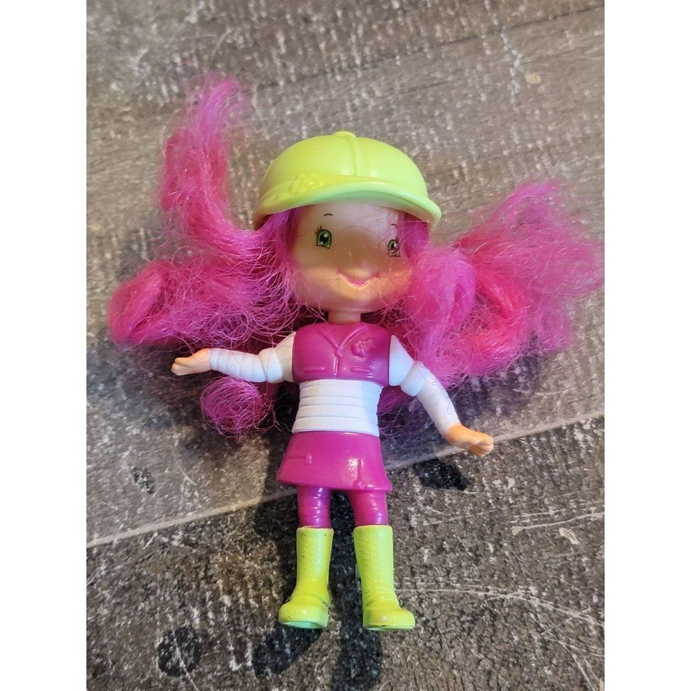McDonald's strawberry‎ shortcake green tcfc toy figure